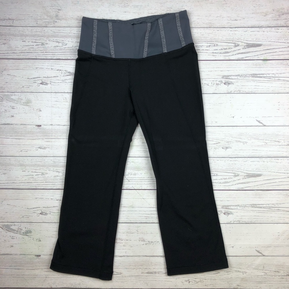 Lululemon Gather & Crow Crop Black and Grey Size 4